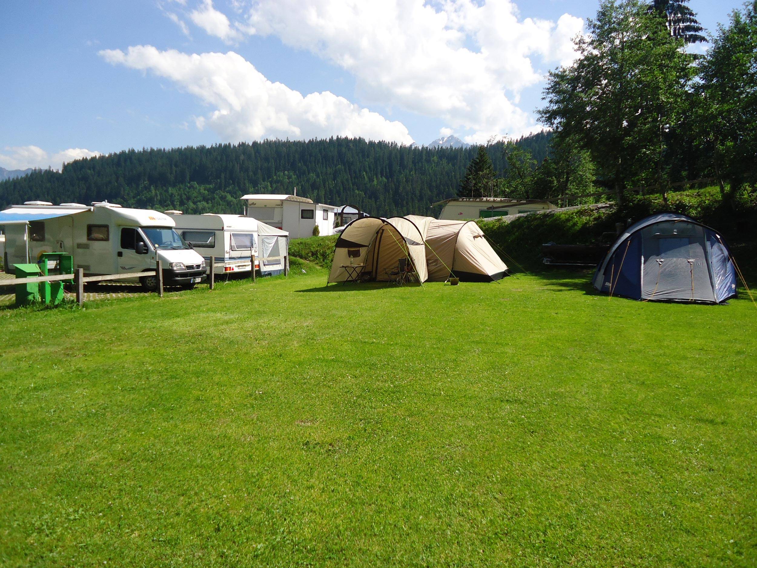 Camping space. Палаточные лагеря в Германии. Мартьянково кемпинг. Балццон кемпинг. Лагерь кемпинг Молдова.