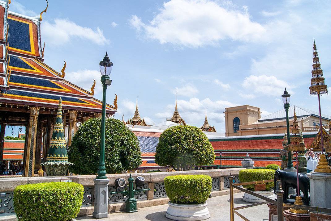 Королевский дворец в бангкоке grand palace и храм изумрудного будды