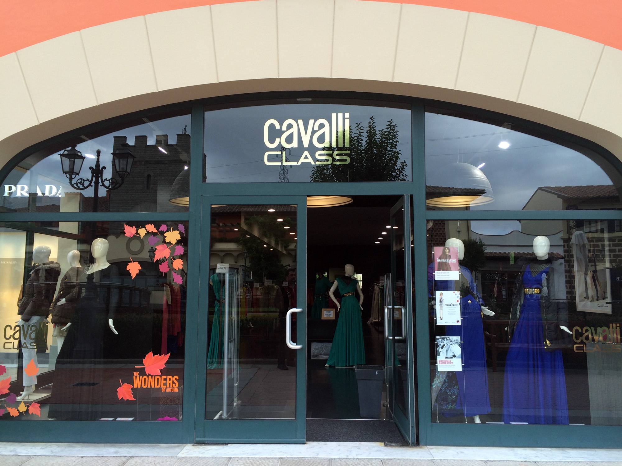 Время работы магазинов в милане. шоппинг в выходные | italiatut