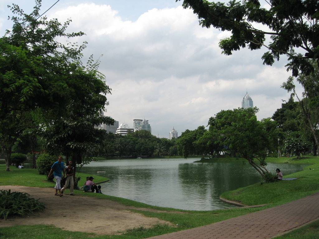 Парк люмпини - оазис среди достопримечательностей бангкока | послероссийская жизнь в азии