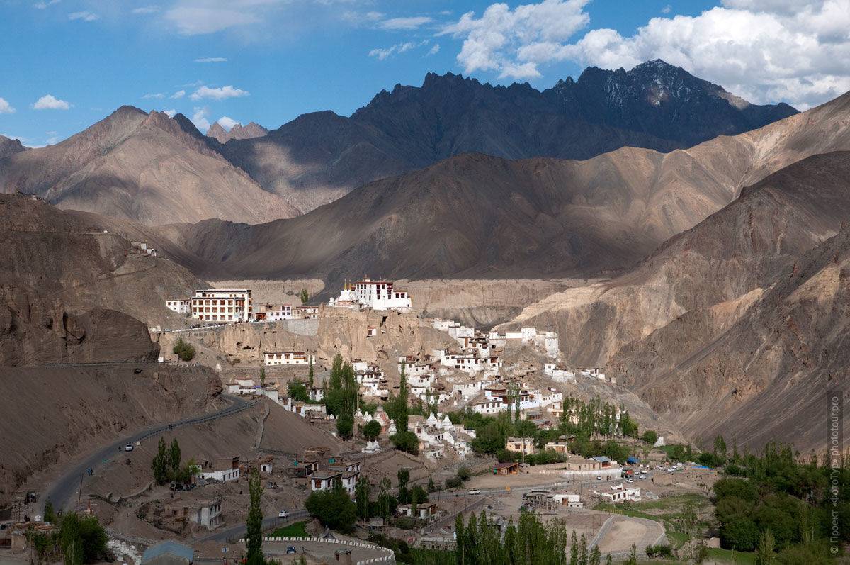 Путешествие в древнее высокогорное королевство ладакх или малый тибет. июнь 2019. |