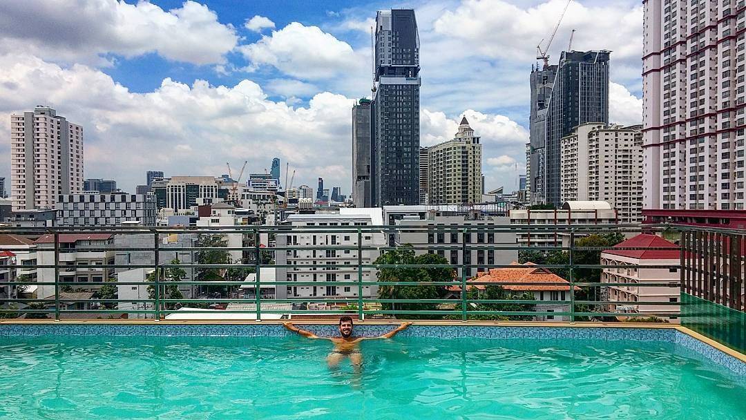 Бассейн в бангкоке. Бассейн на крыше Паттайя. Бангкок бассейн. Бангкок высотка отель бассейн на крыше. Отель в Бангкоке с бассейном на крыше 80.
