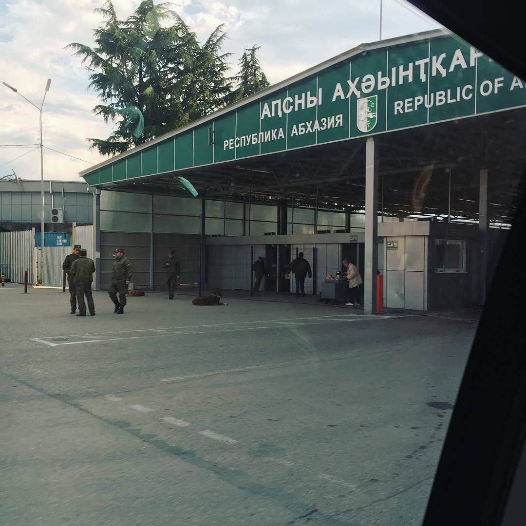 Общем проходить границу с. Граница Псоу Абхазия. Таможня граница Абхазия Адлер. Псоу Абхазия граница с Сочи. Граница России и Абхазии в Сочи.