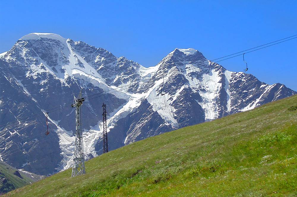 Чегет республика. Гора Чегет. Чегет канатная дорога. Гора Чегет канатная дорога. Чегет Приэльбрусье.