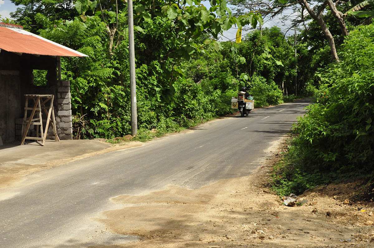Бали дорого. Бали дороги. Транспорт на Бали. Дороги на острове Бали. Узкие дороги Бали.