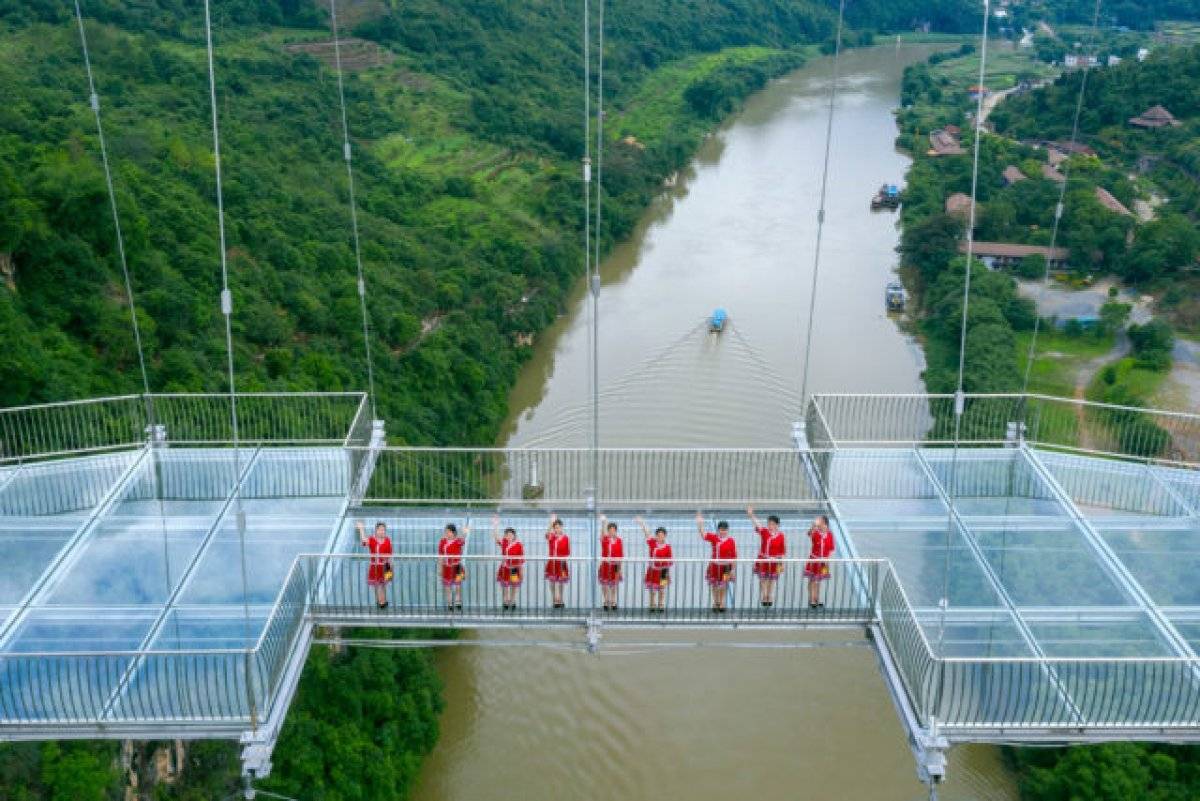 Китайцы снова бьют рекорды: в поднебесной открыли самый длинный морской мост в мире