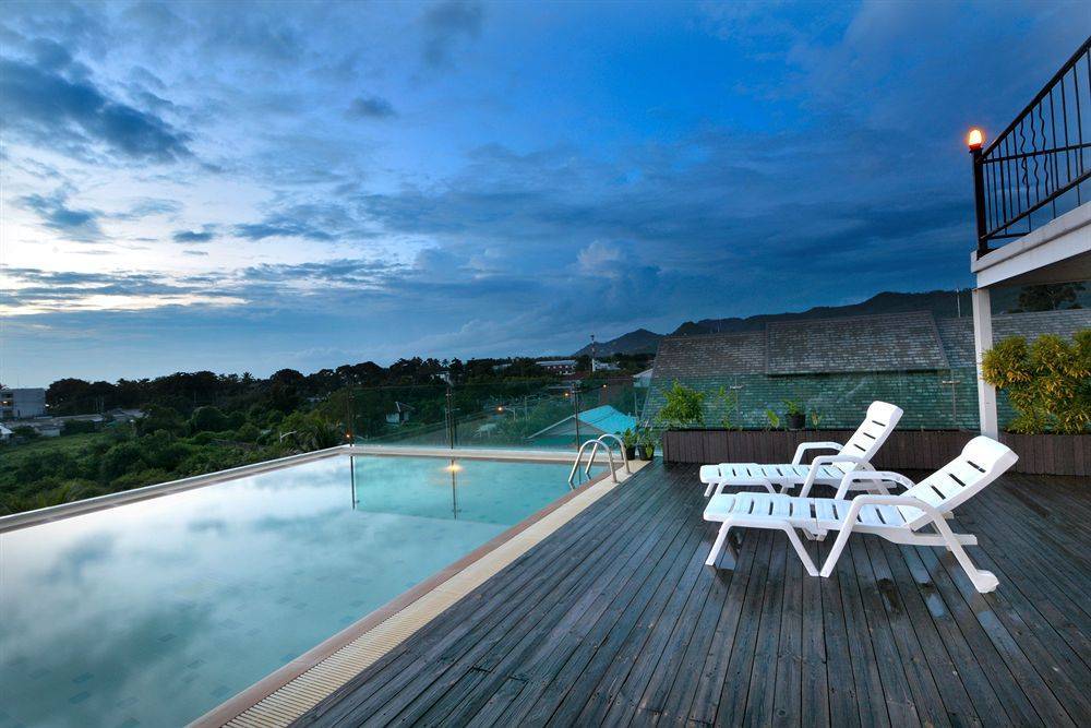 20 отелей бангкока с бассейном на крыше
