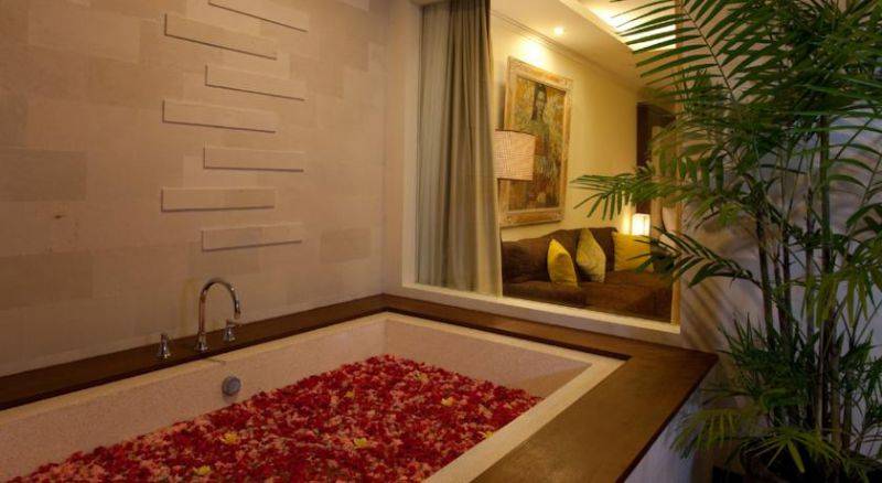 Kamuela villas & suites sanur 4****