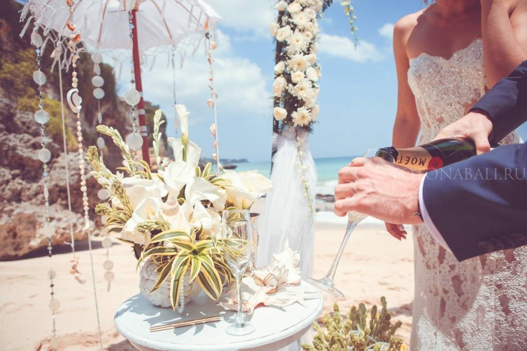 Свадебная церемония на пляже, как правильно ее организовать