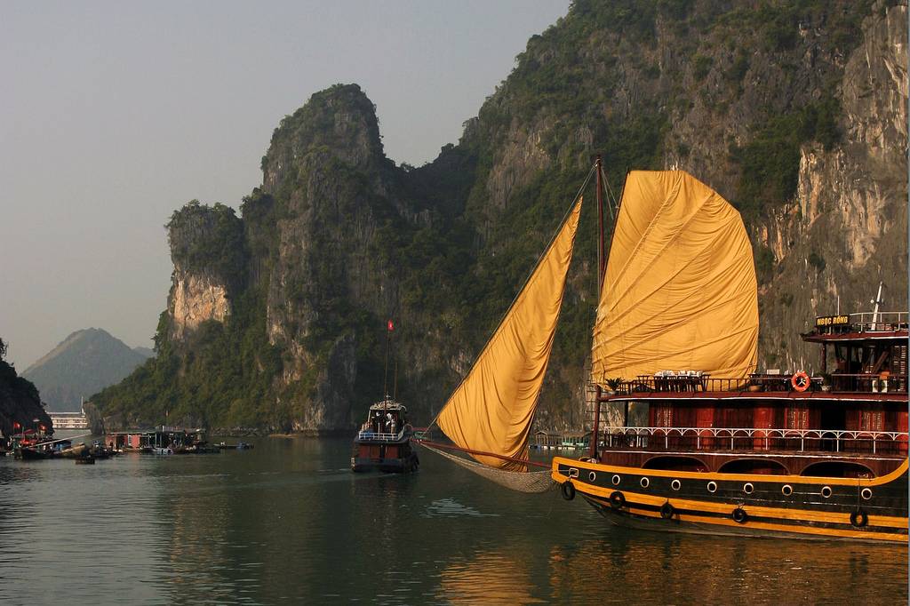 Бухта халонг, вьетнам: фото, отдых, описание