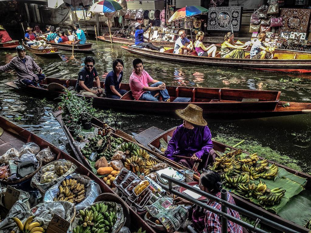 Плавучий рынок в паттайе - одна из необычных достопримечательностей города