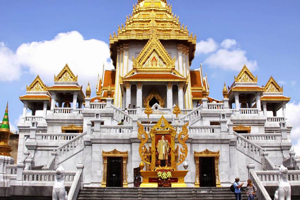 Храм изумрудного будды в бангкоке: история и значение священной статуи