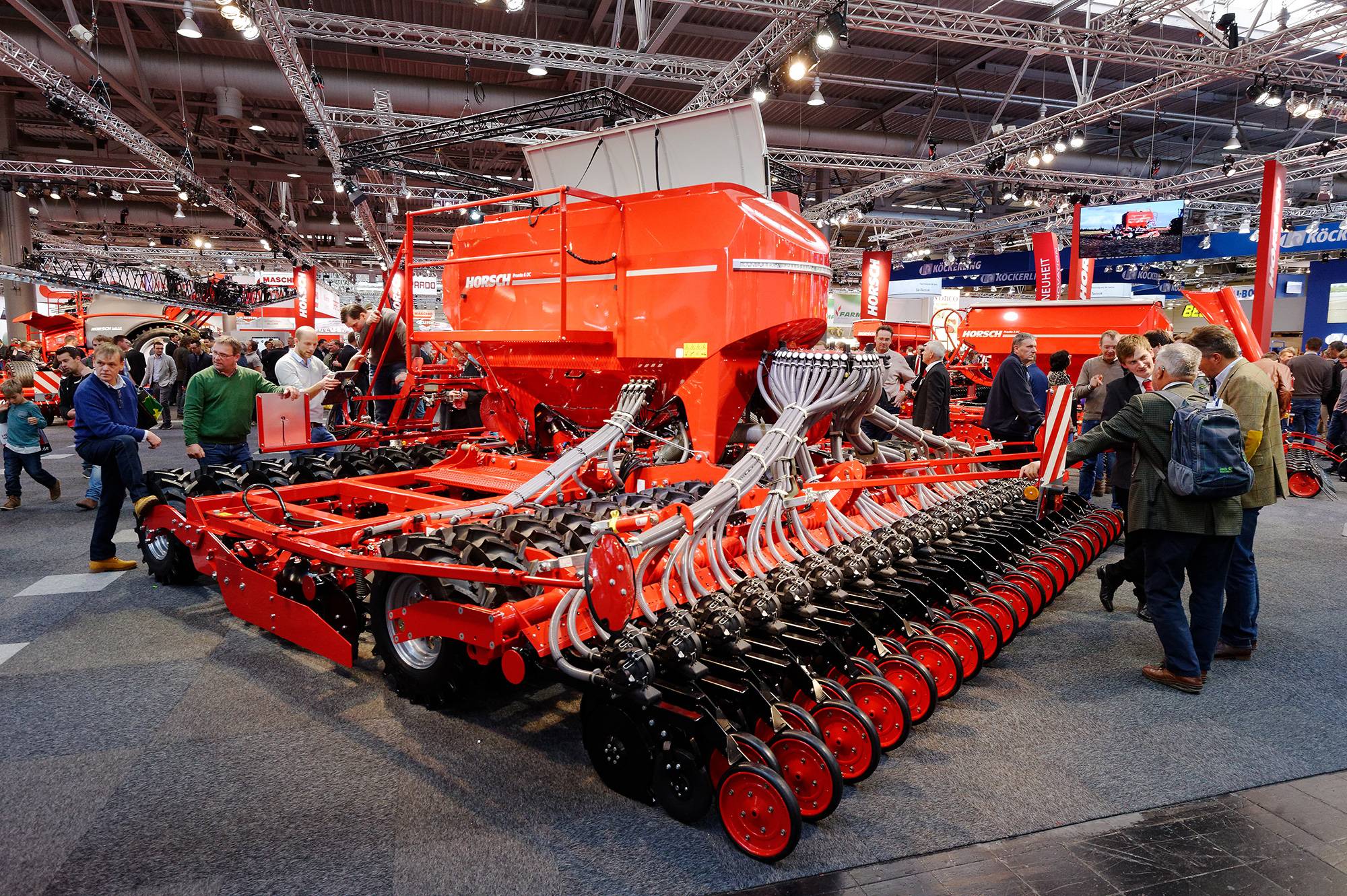 Выставка сельхозтехники. Выставка в Германии Agritechnica. Выставка в Ганновере агротехника. Выставка сельскохозяйственной техники.