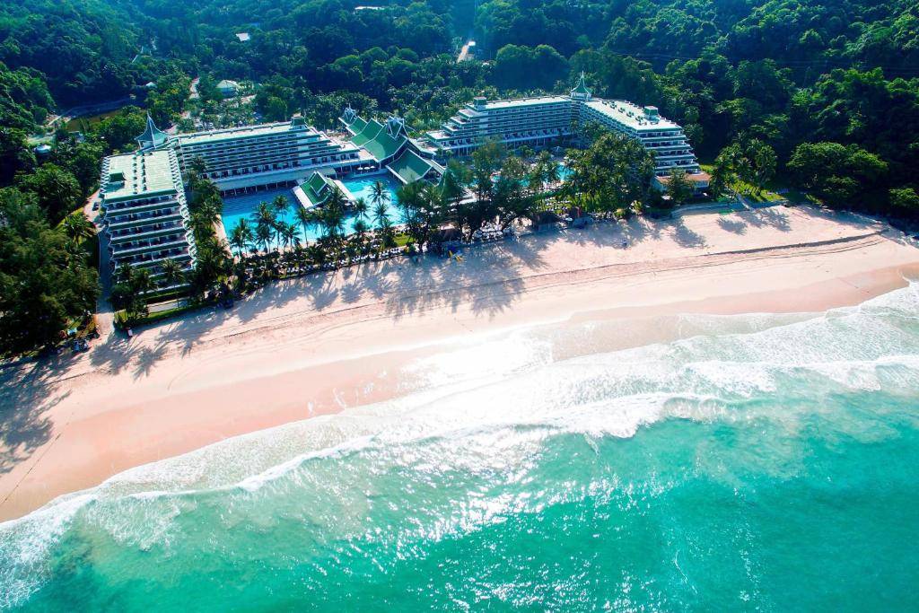 Лучшие отели 5 звезд на пляже карон, пхукет, таиланд