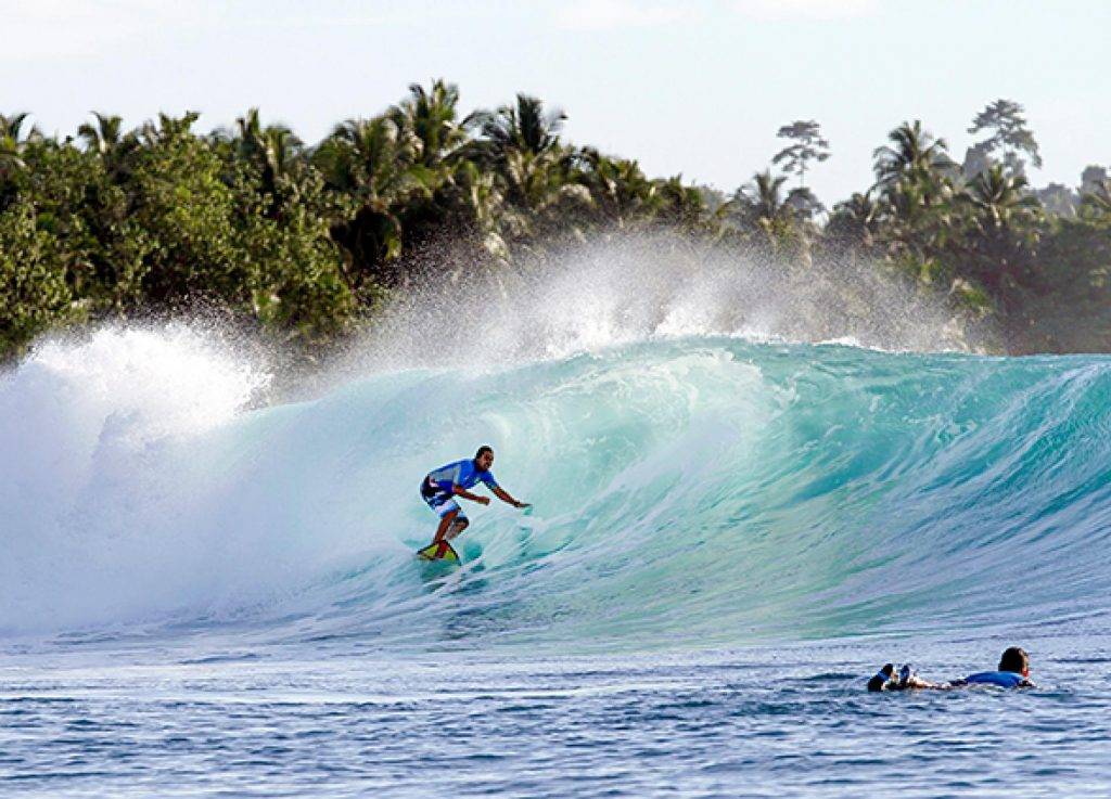 Лучшие места для дайвинга и серфинга на соседних островах бали