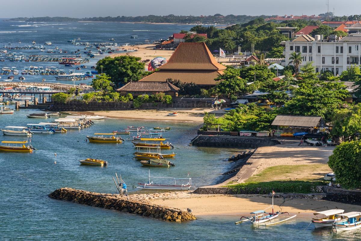 Популярный курорт беноа на острове бали