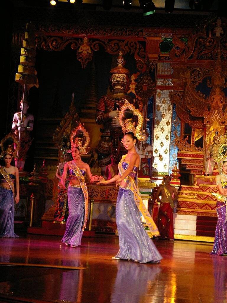 Посмотреть шоу «алангкарн»в паттайе, таиланд