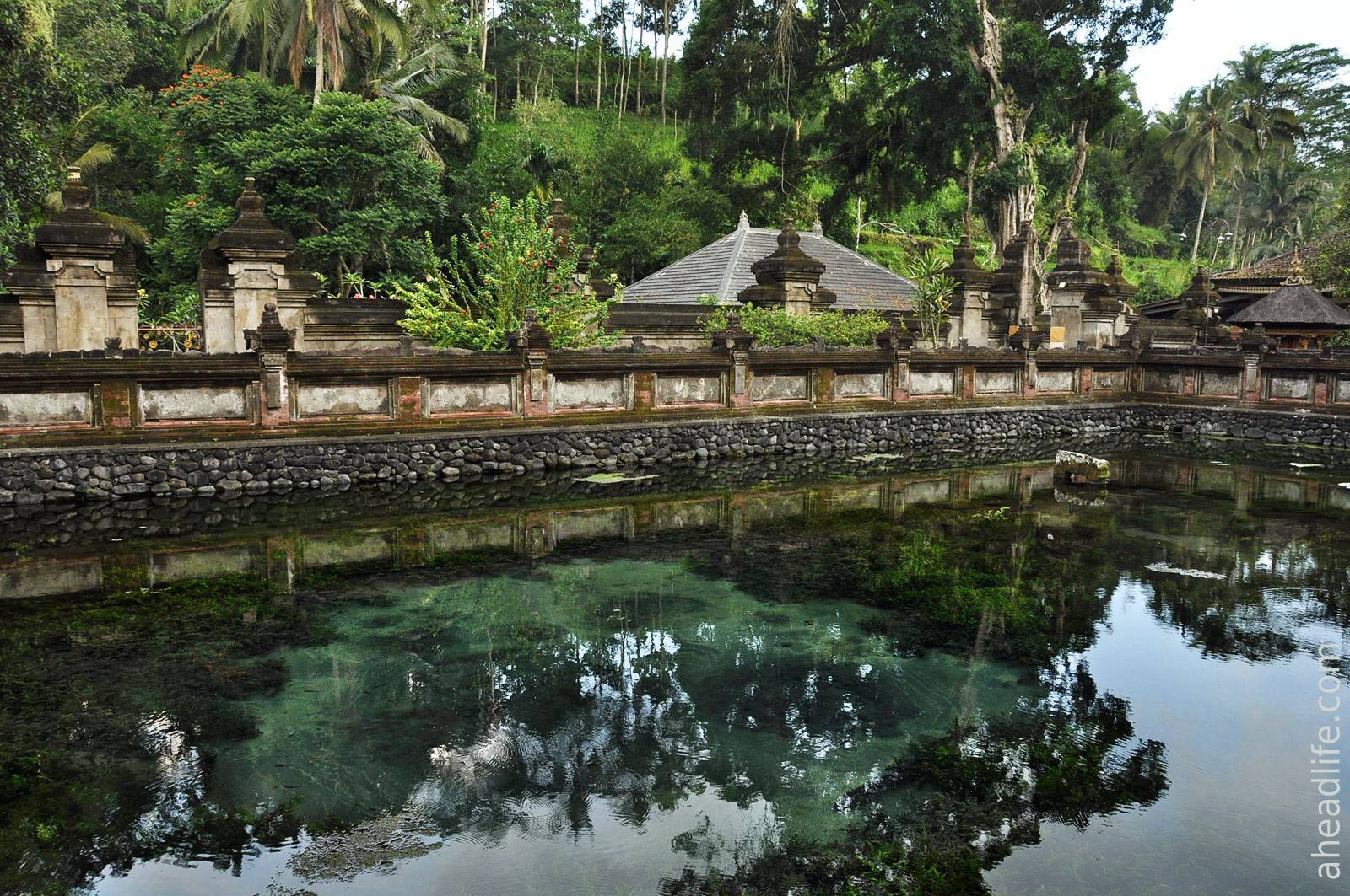 Балийский храм pura tirta empul