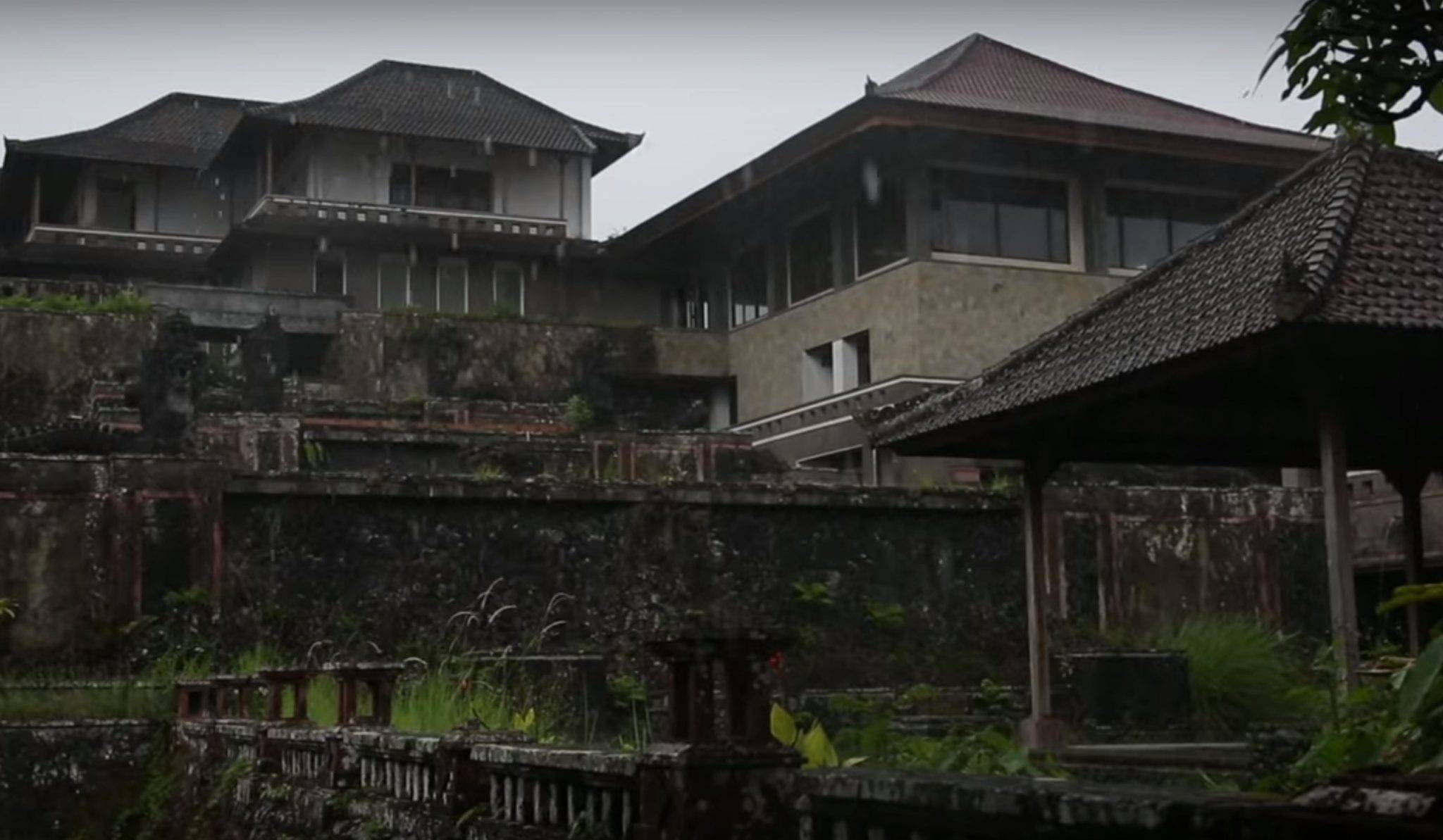 Заброшенный отель на бали — где находится, стоимость билета