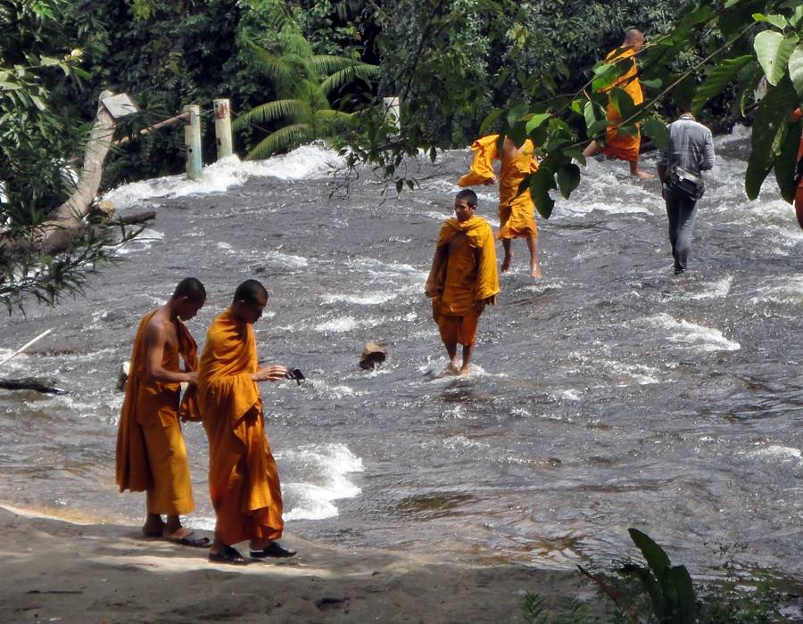 Кбаль спеан – река тысячи лингамов в камбодже | kbal spean - paikea.ru