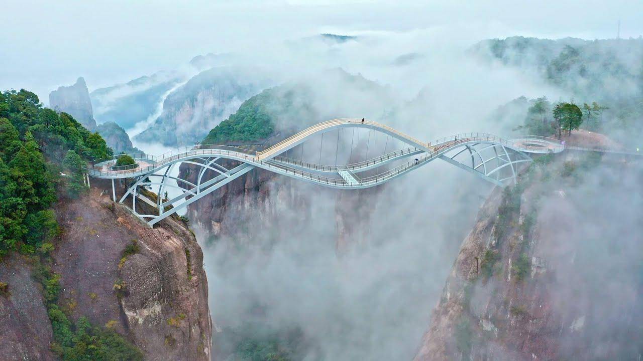 Самый длинный стеклянный мост в китае