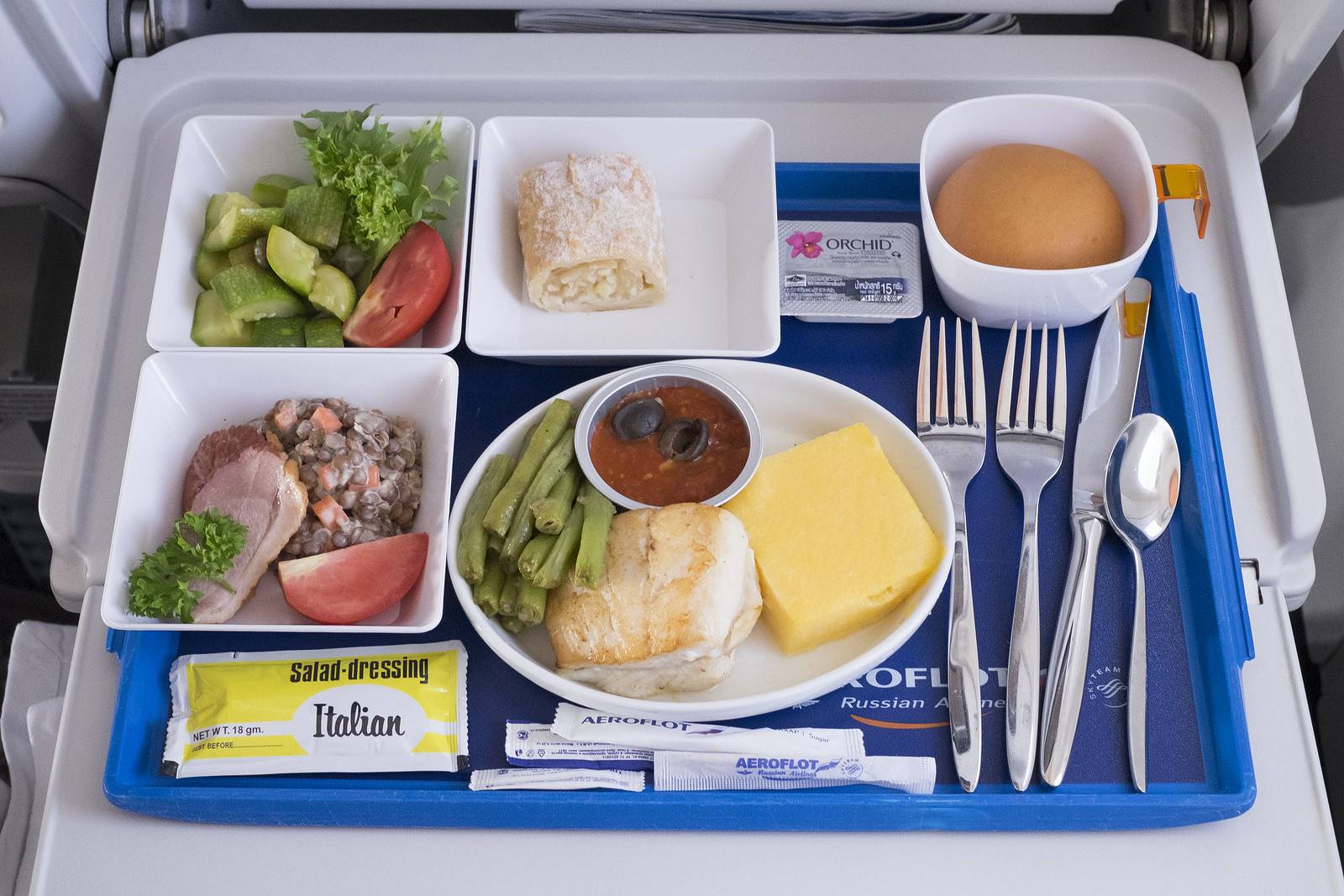 Еда в самолете: какое питание на борту, кормят ли в эконом-классе