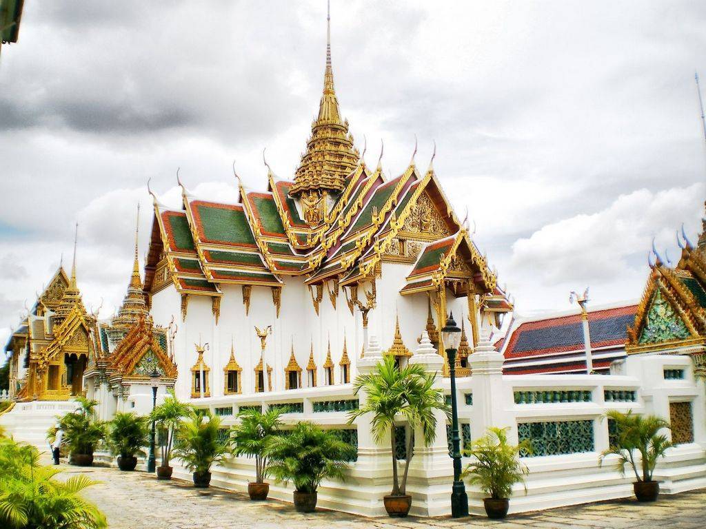 Храм лежащего будды в бангкоке