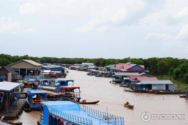 Плавучая деревня на озере тонлесап в камбодже | tonle sap