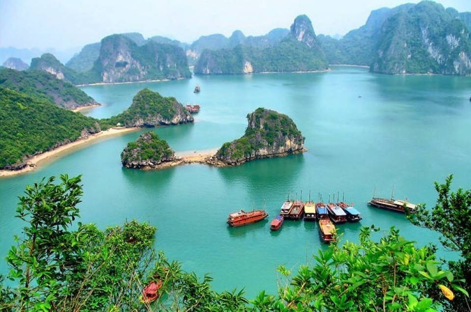 Обзор бухты халонг во вьетнаме