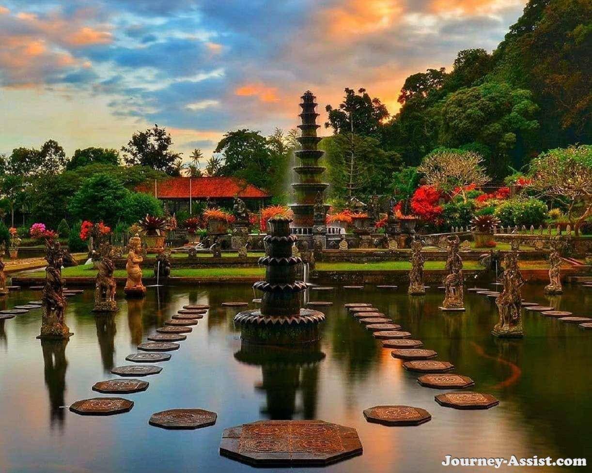 Тиртаганга (tirta gangga) — водный дворец на востоке бали, индонезия