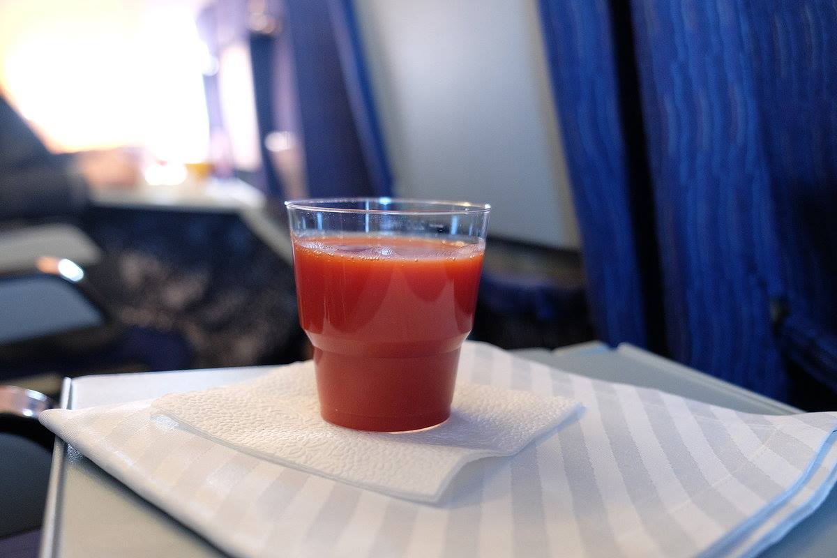 3 причины популярности томатного сока в самолете | migrantvisa | дзен