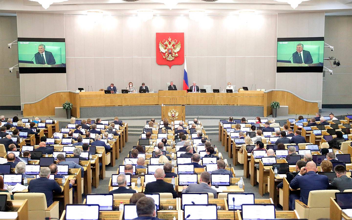Госдума приняла закон об отмене национального роуминга