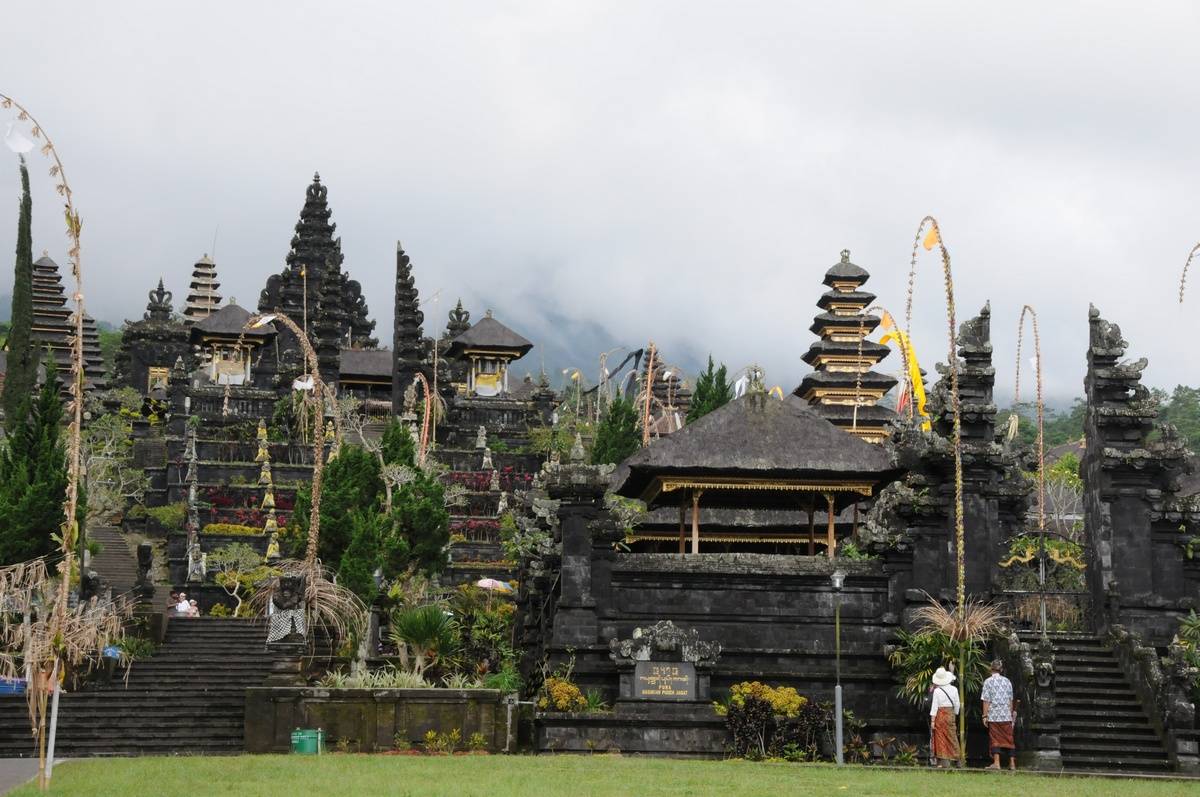 Экскурсия в храм pura besakih на бали