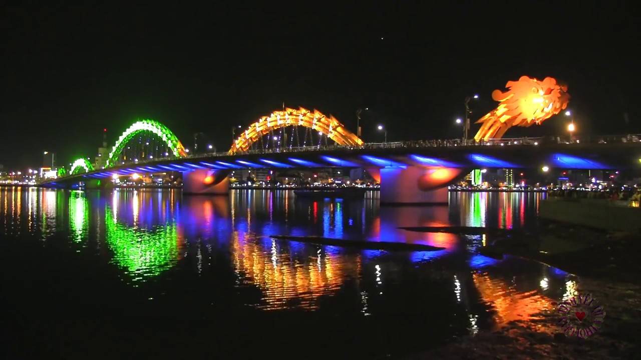 Dragon bridge’s iconic fire breathing show attracts thousands after long hiatus in da nang | tuoi tre news