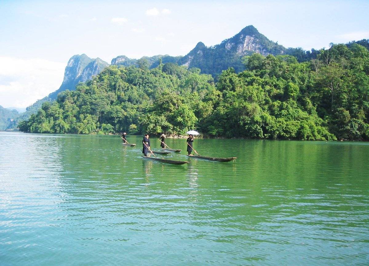 Прогулка на лодке по озеру -самое романтичное утро, которое может случиться в Ханое