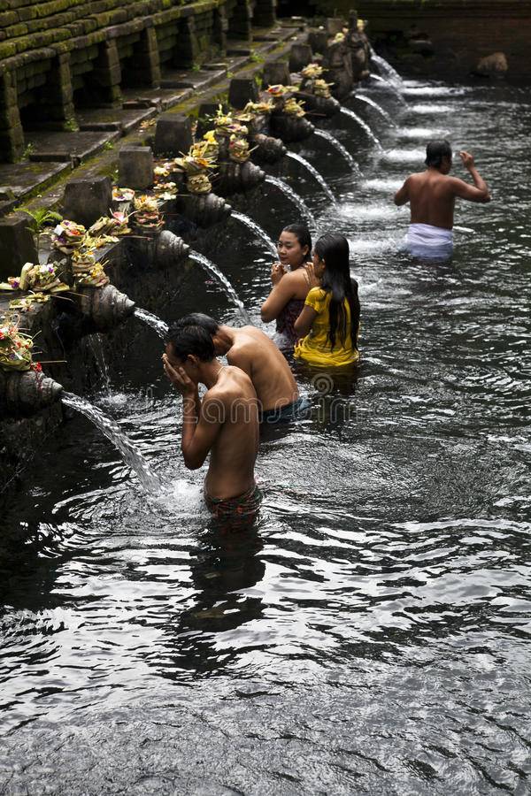 Священные ванны на Бали
