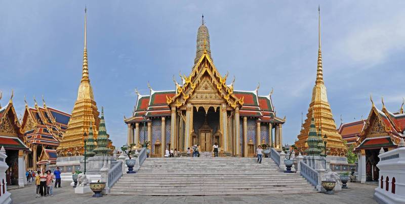Королевский дворец в бангкоке и храм изумрудного будды
