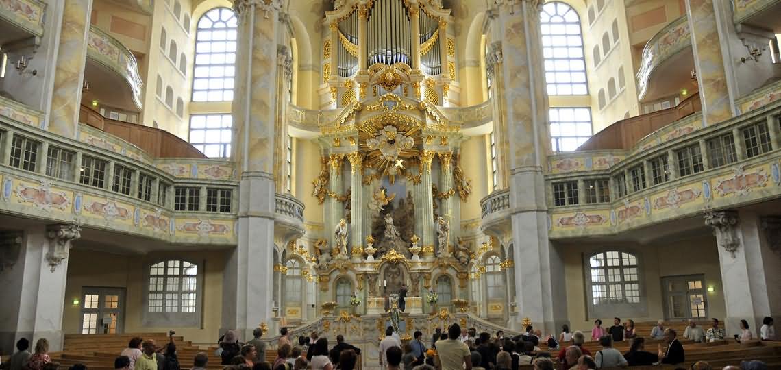 Фрауэнкирхе - собор пресвятой девы марии (нем. frauenkirche - der dom zu unserer lieben frau) в мюнхене. фото