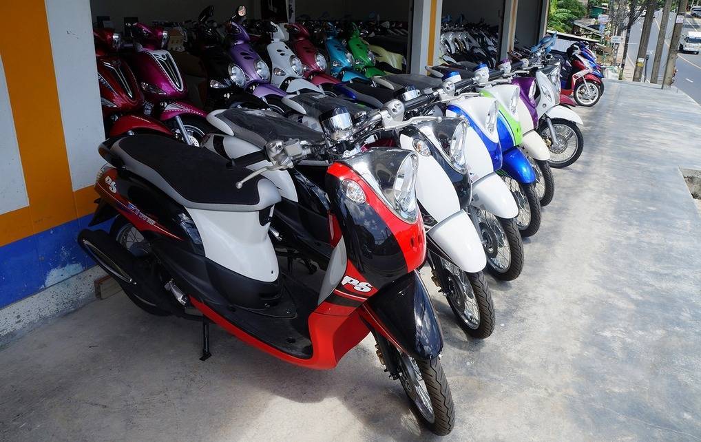 Скутеры много. Байки в Тайланде. Прокат мотоциклов на Пхукете. Аренда мопеда. Прокат скутеров бизнес.