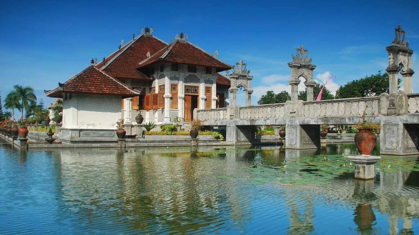 Водный дворец таман уджунг (taman ujung water palace) на бали » mind-flows