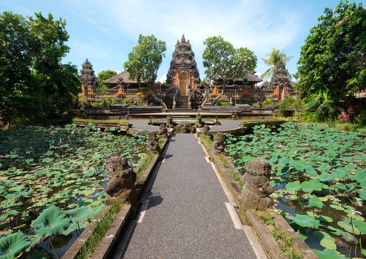 Королевский дворец и храм изумрудного будды в бангкоке