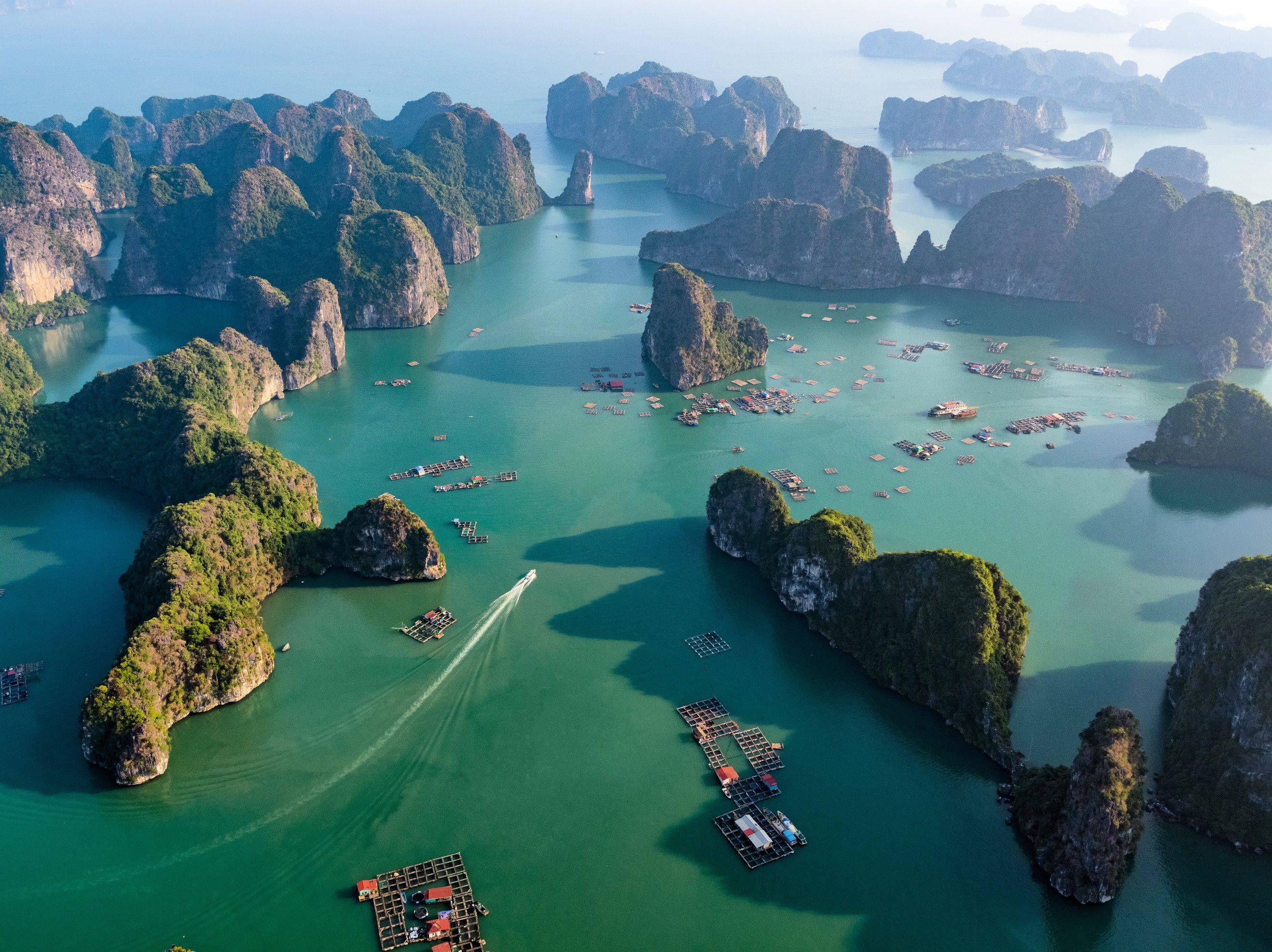 Самая популярная природная достопримечательность вьетнама - бухта халонг экзотик