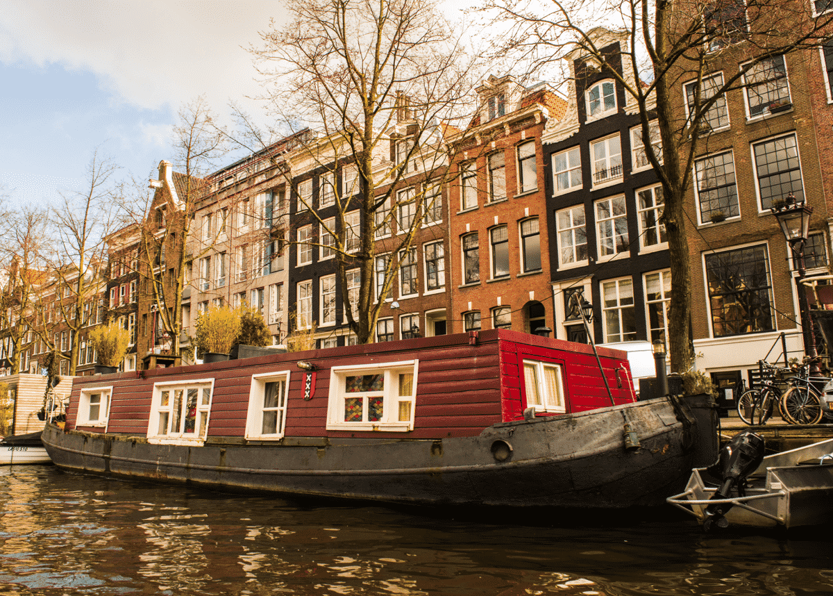 Жизнь на воде: плавучие дома амстердама | go to holland
