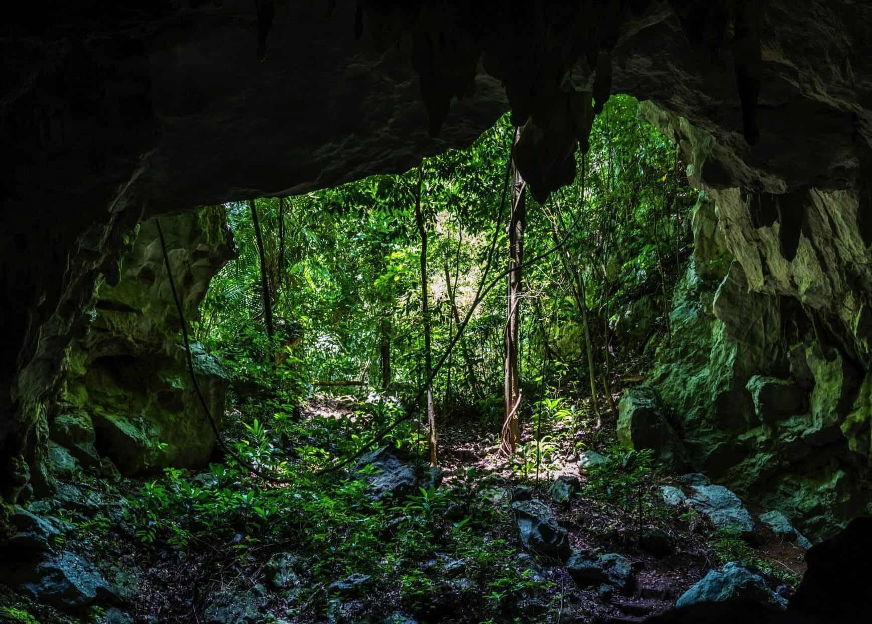 Пещеры в абхазии. пещера абрскила - отапская