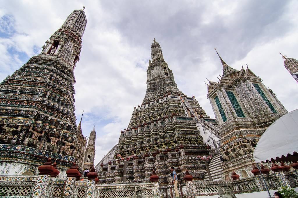 Храм ват арун: история и архитектура буддийской святыни в бангкоке