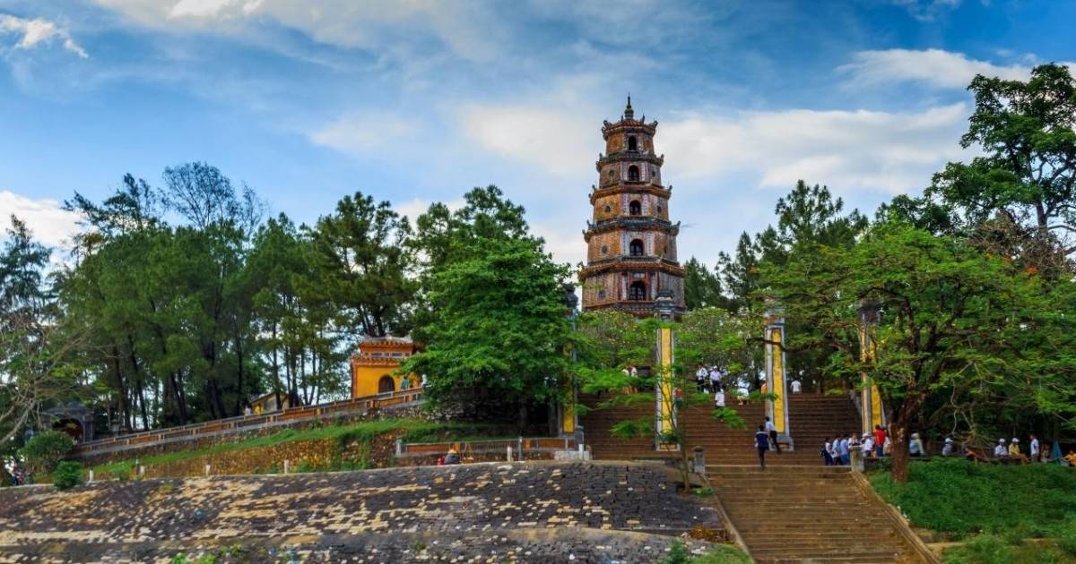 10 удивительных мест, которые стоит посетить в хюэ, вьетнам