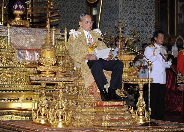 История жизни король таиланда - пумипон адульядете. | блог жизнь с мечтой!
история жизни король таиланда - пумипон адульядете.