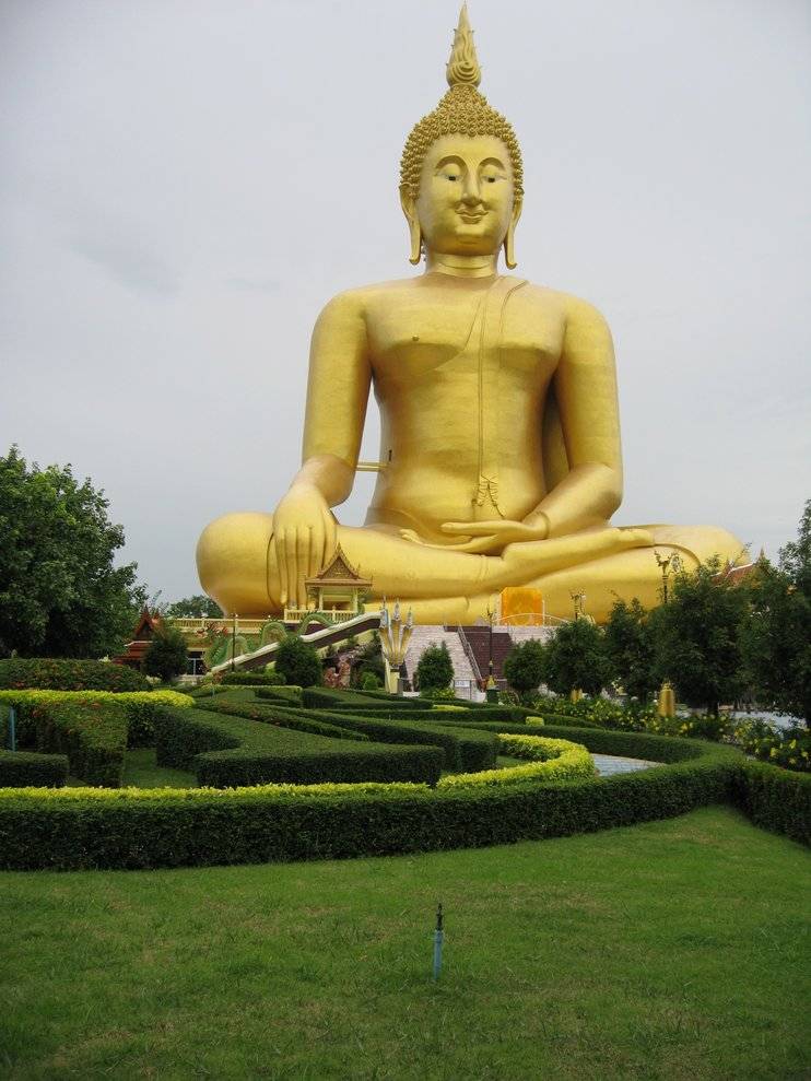 10 самых знаменитых статуй будды