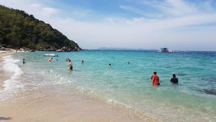 Пляжный отдых на острове ко лан в паттайе, таиланд
