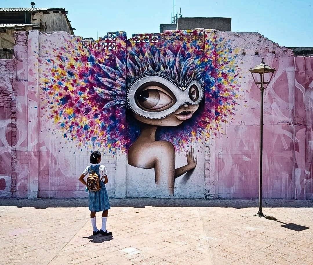 Is graffiti art. Street Art Барнаул 2022. Стрит арт Стерлитамак. Современный стрит арт. Уличный художник.